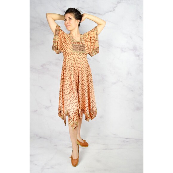 1970s Bohemian Handkerchief Dress Size XS 70s Boho Day Dress Peach Pink Floral - Picture 6 of 10